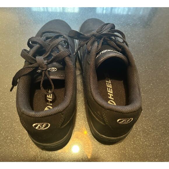 Heelys Launch 20 Skate Shoe Wheeled Sneakers Youth Size 6 Black Canvas - Picture 2 of 3